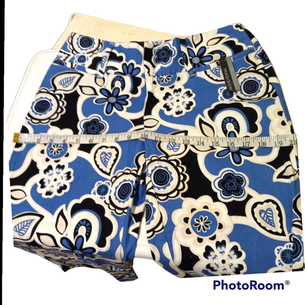 Madison Woman Capris Floral Pants 4 - Picture 6 of 11